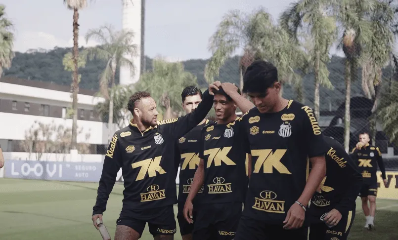 Santos FC treina forte no CT Rei Pelé e se prepara para a volta do Brasileirão